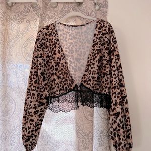 Cropped lace leopard top